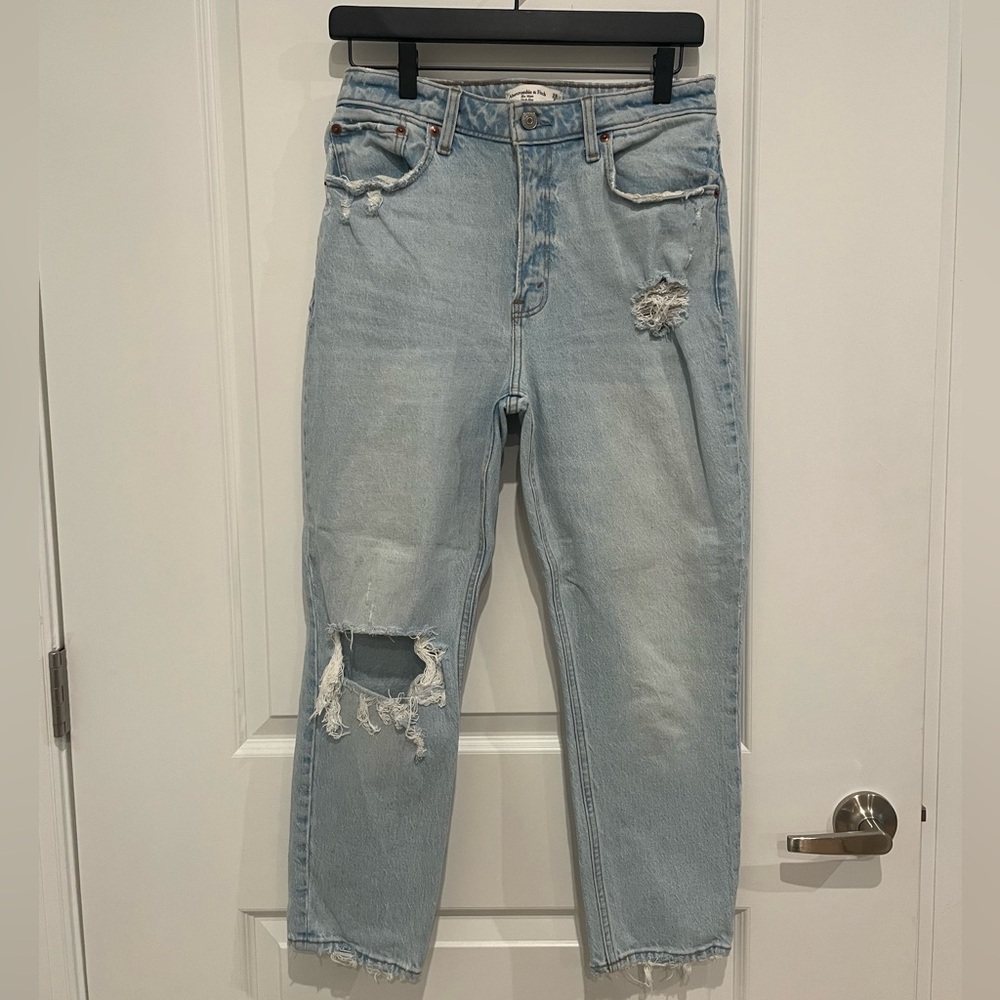Abercrombie & Fitch “The Mom” *Curve Love* High Rise Jeans Distressed
